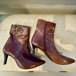 Nine West 7 1/2 M vintage tobacco Brown Leather boots. Pointy toe 2 1/2” heel